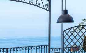 Mit Sonnendach lassen sich auch die heißen Tage im Casa Gianfranco problemlos aushalten. 